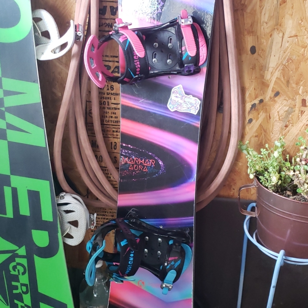 148 women's Marhar snowboard with Bindings